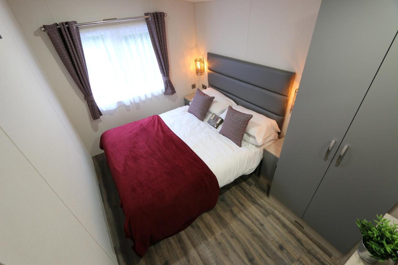 Black Bull Retreat, Barmston With Private Hot Tubs Driffield エクステリア 写真