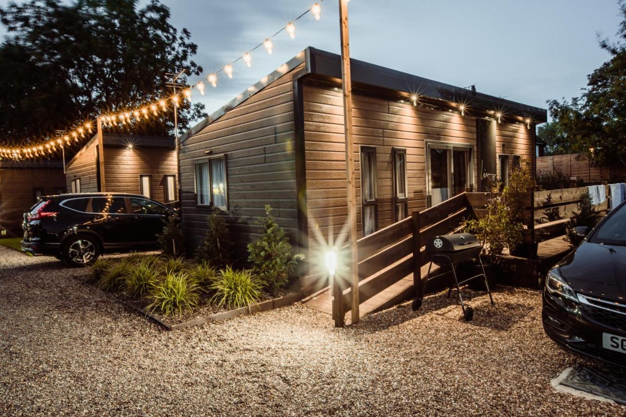 Black Bull Retreat, Barmston With Private Hot Tubs Driffield エクステリア 写真