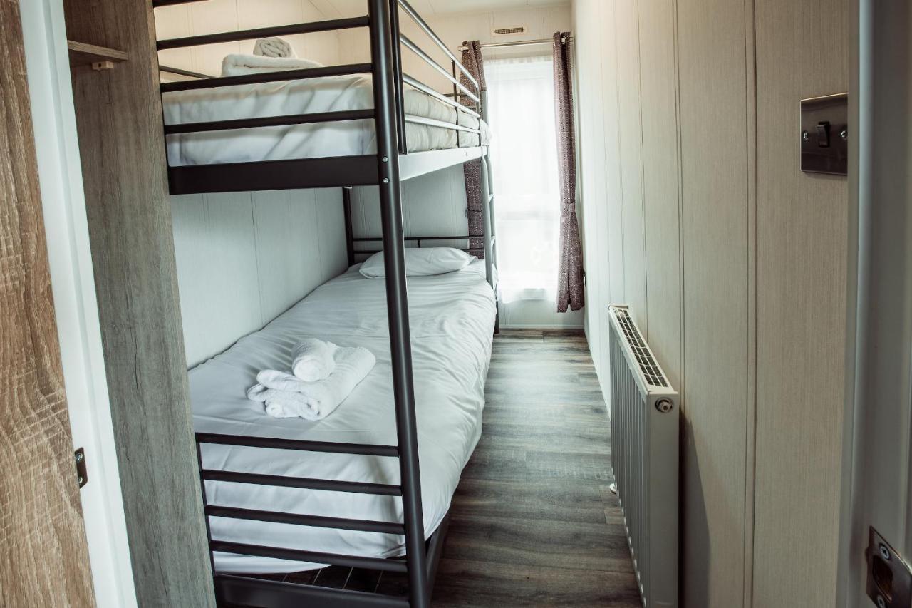 Black Bull Retreat, Barmston With Private Hot Tubs Driffield エクステリア 写真