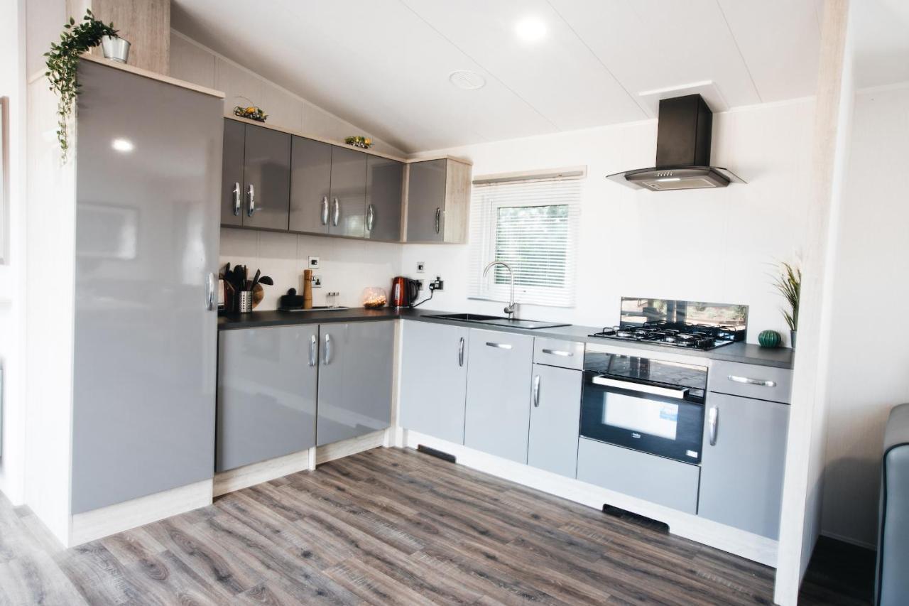 Black Bull Retreat, Barmston With Private Hot Tubs Driffield エクステリア 写真