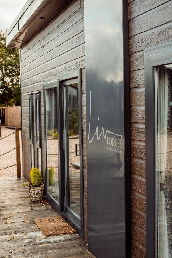 Black Bull Retreat, Barmston With Private Hot Tubs Driffield エクステリア 写真