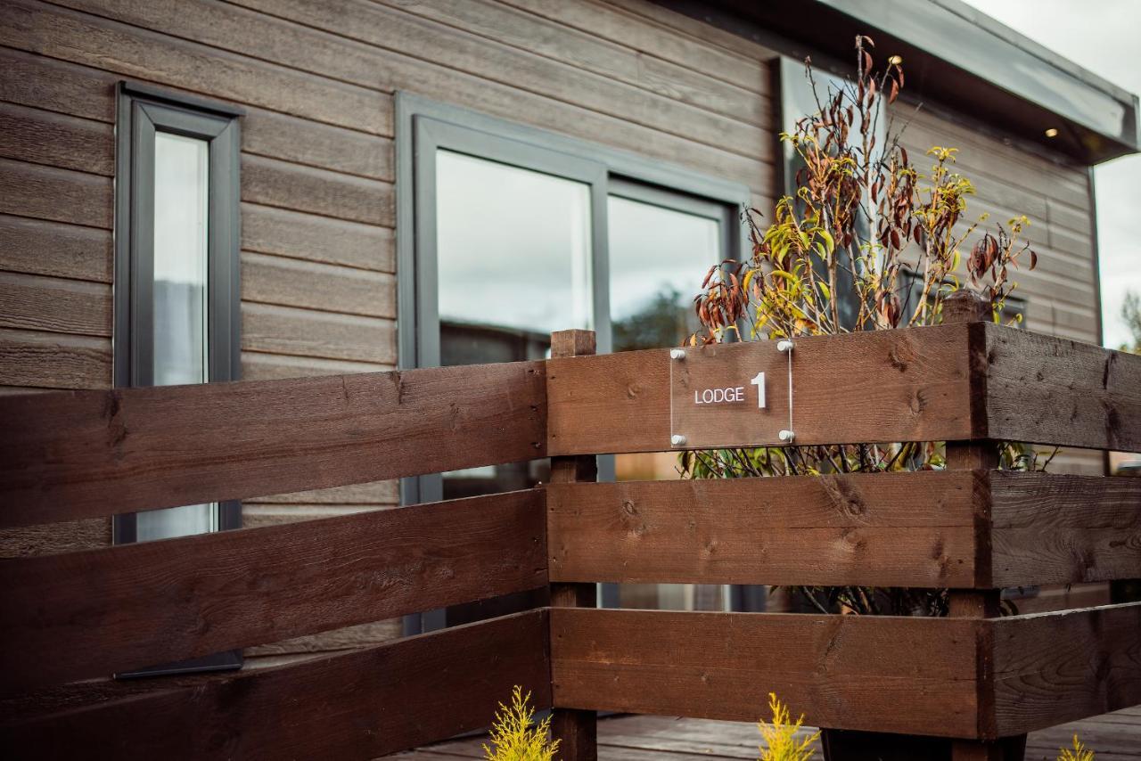 Black Bull Retreat, Barmston With Private Hot Tubs Driffield エクステリア 写真
