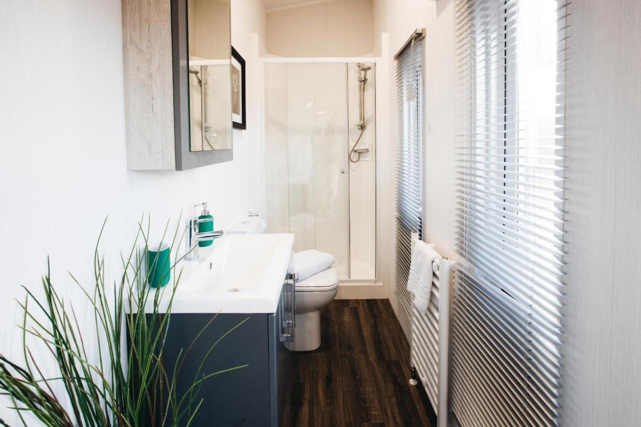 Black Bull Retreat, Barmston With Private Hot Tubs Driffield エクステリア 写真