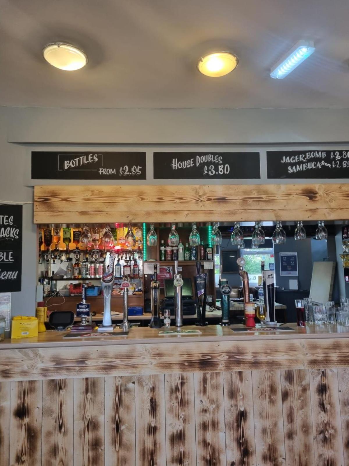 Black Bull Retreat, Barmston With Private Hot Tubs Driffield エクステリア 写真