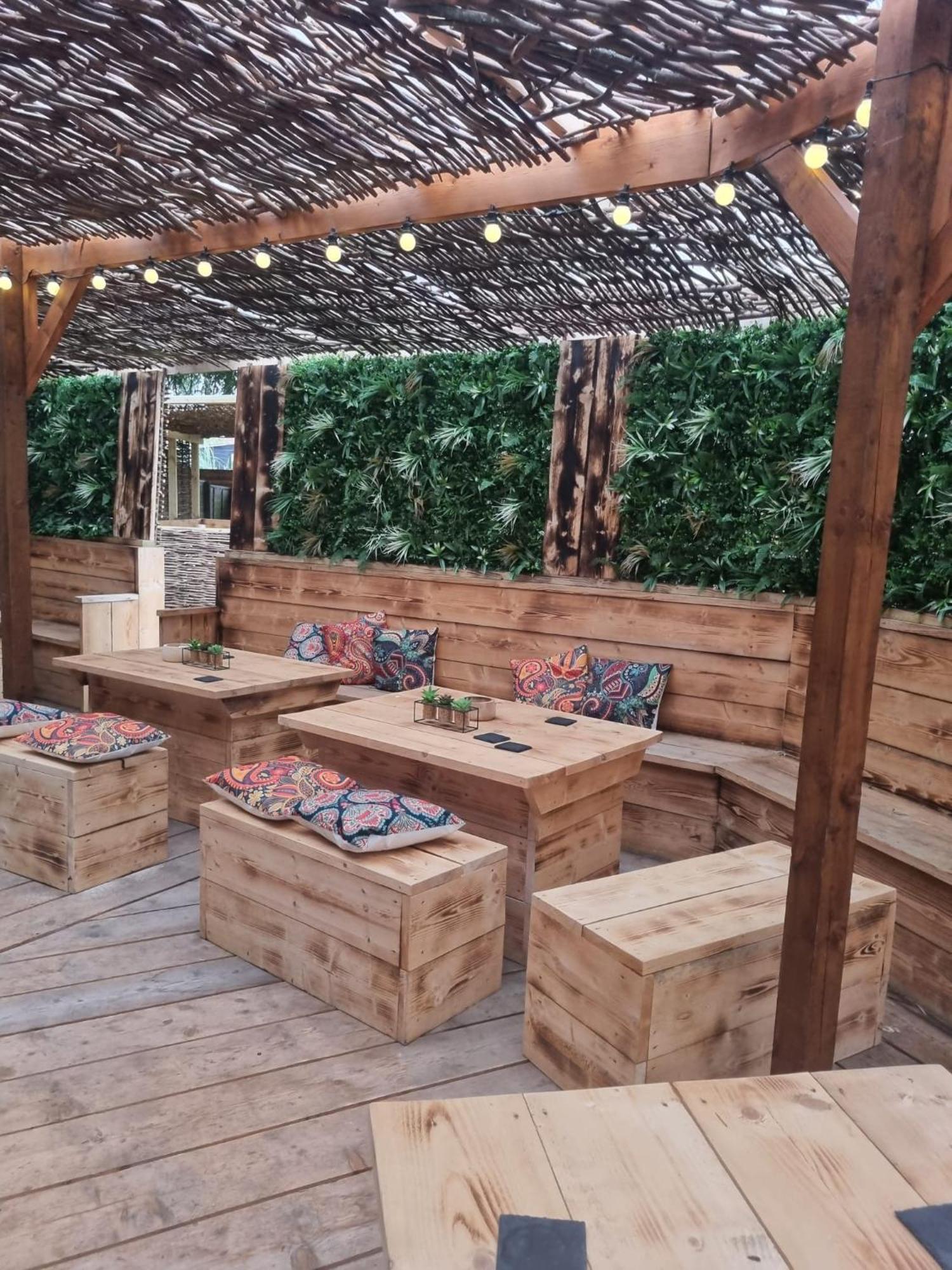 Black Bull Retreat, Barmston With Private Hot Tubs Driffield エクステリア 写真