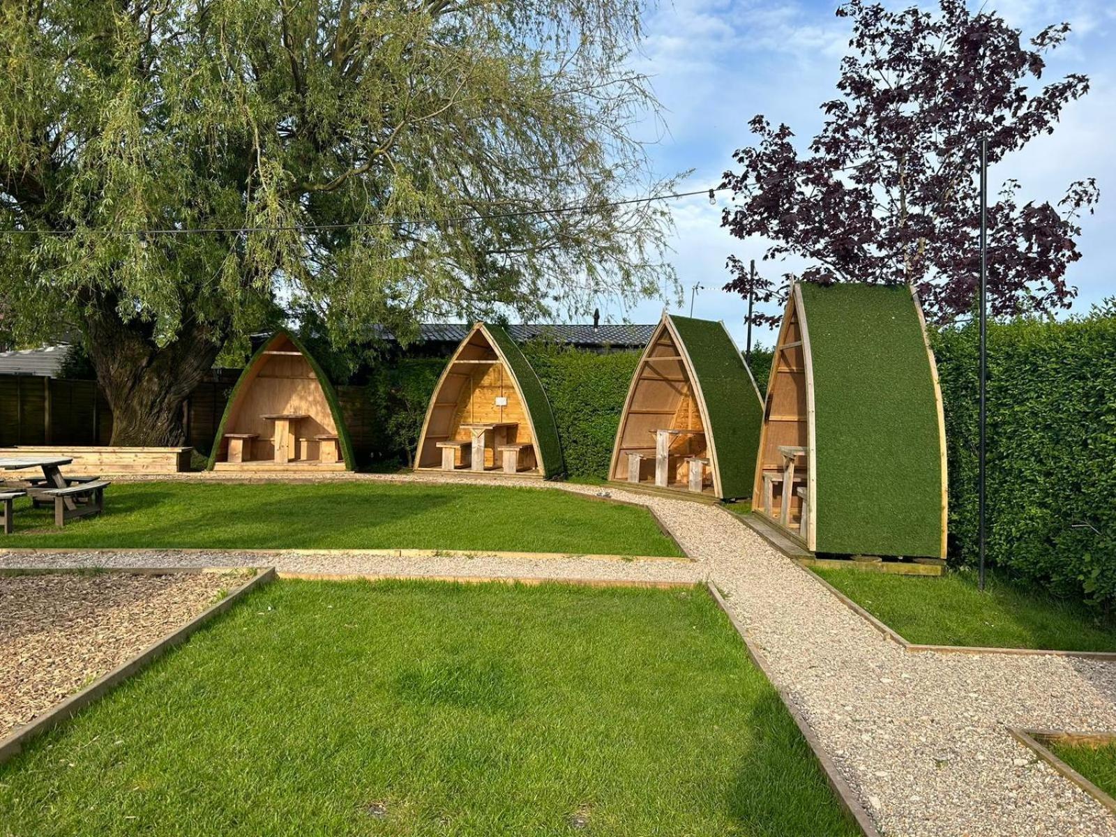 Black Bull Retreat, Barmston With Private Hot Tubs Driffield エクステリア 写真
