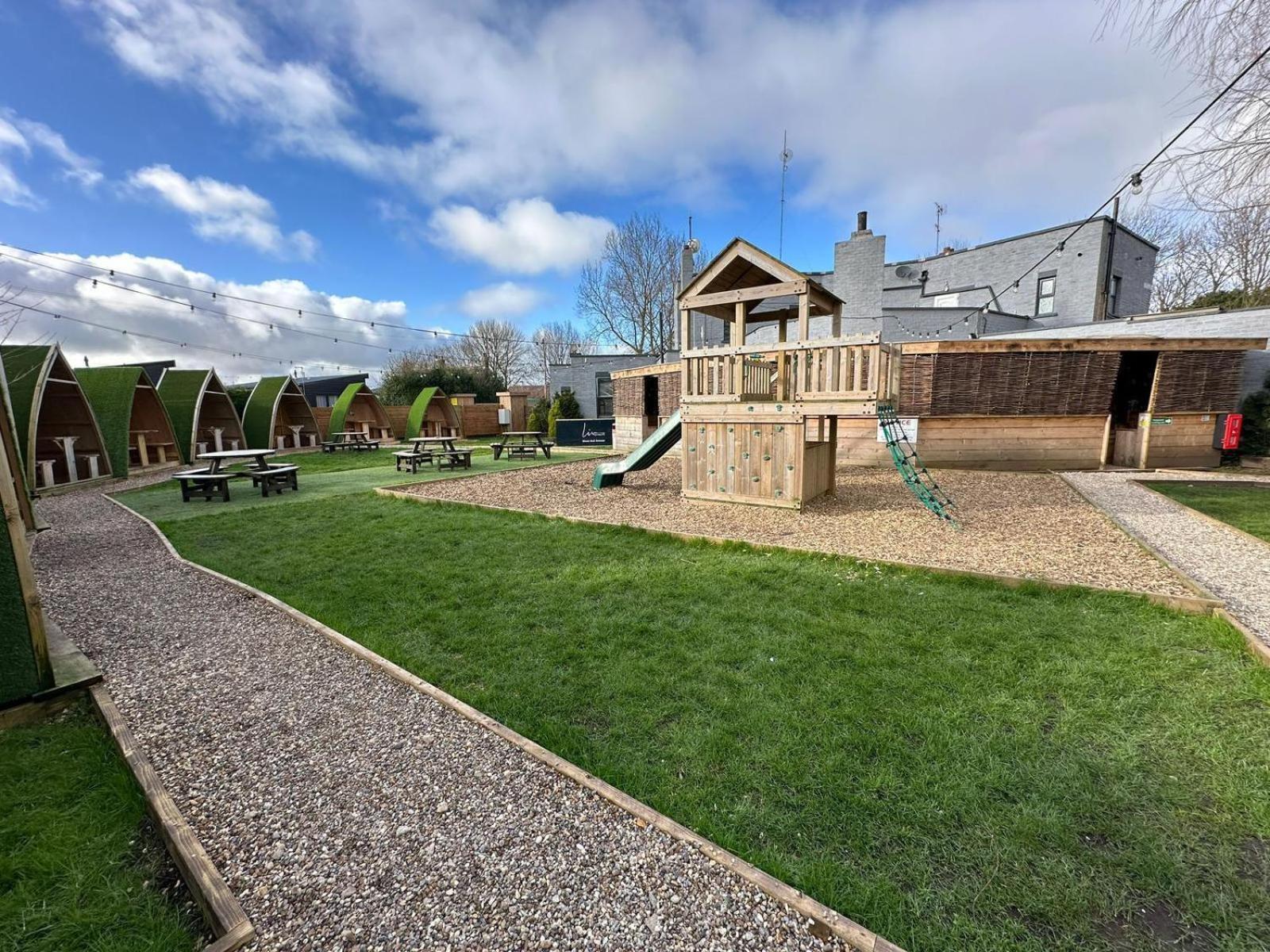 Black Bull Retreat, Barmston With Private Hot Tubs Driffield エクステリア 写真